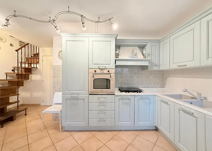 Se203 - Senigallia, Trilocale A Pochi Passi Dal Mare Con Portico E Posto Auto