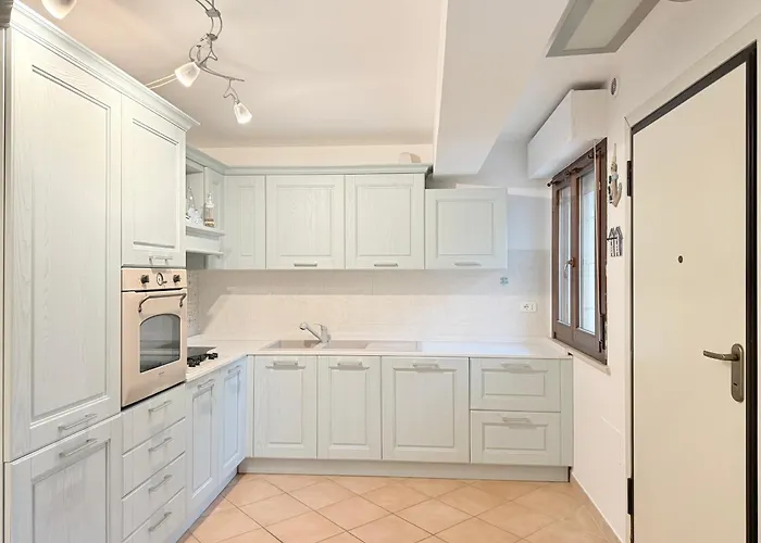 Se203 - Senigallia, Trilocale A Pochi Passi Dal Mare Con Portico E Posto Auto * Senigallia