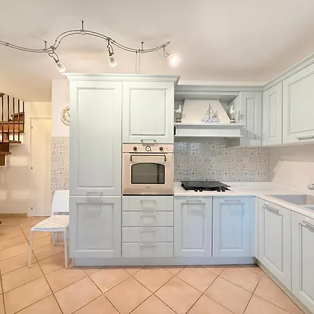 Se203 - Senigallia, Trilocale A Pochi Passi Dal Mare Con Portico E Posto Auto