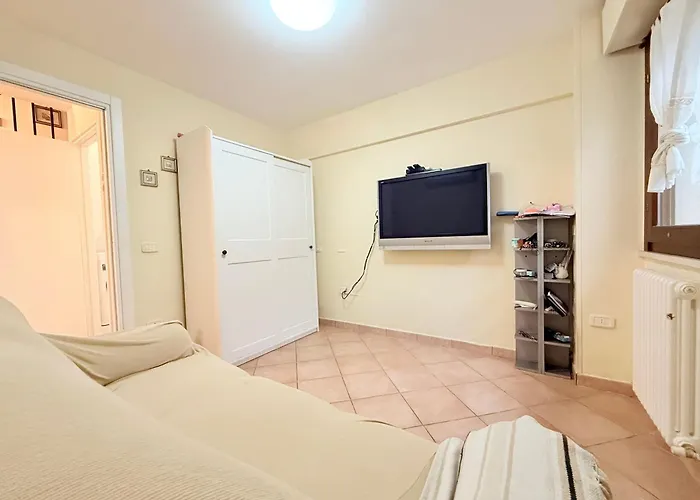 Se203 - Senigallia, Trilocale A Pochi Passi Dal Mare Con Portico E Posto Auto Senigallia