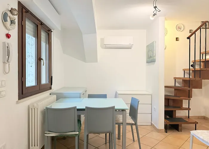 Se203 - Senigallia, Trilocale A Pochi Passi Dal Mare Con Portico E Posto Auto * Senigallia