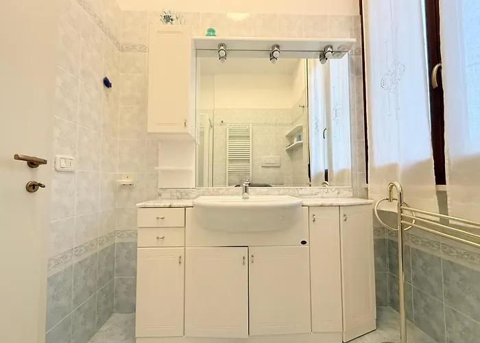 Se203 - Senigallia, Trilocale A Pochi Passi Dal Mare Con Portico E Posto Auto